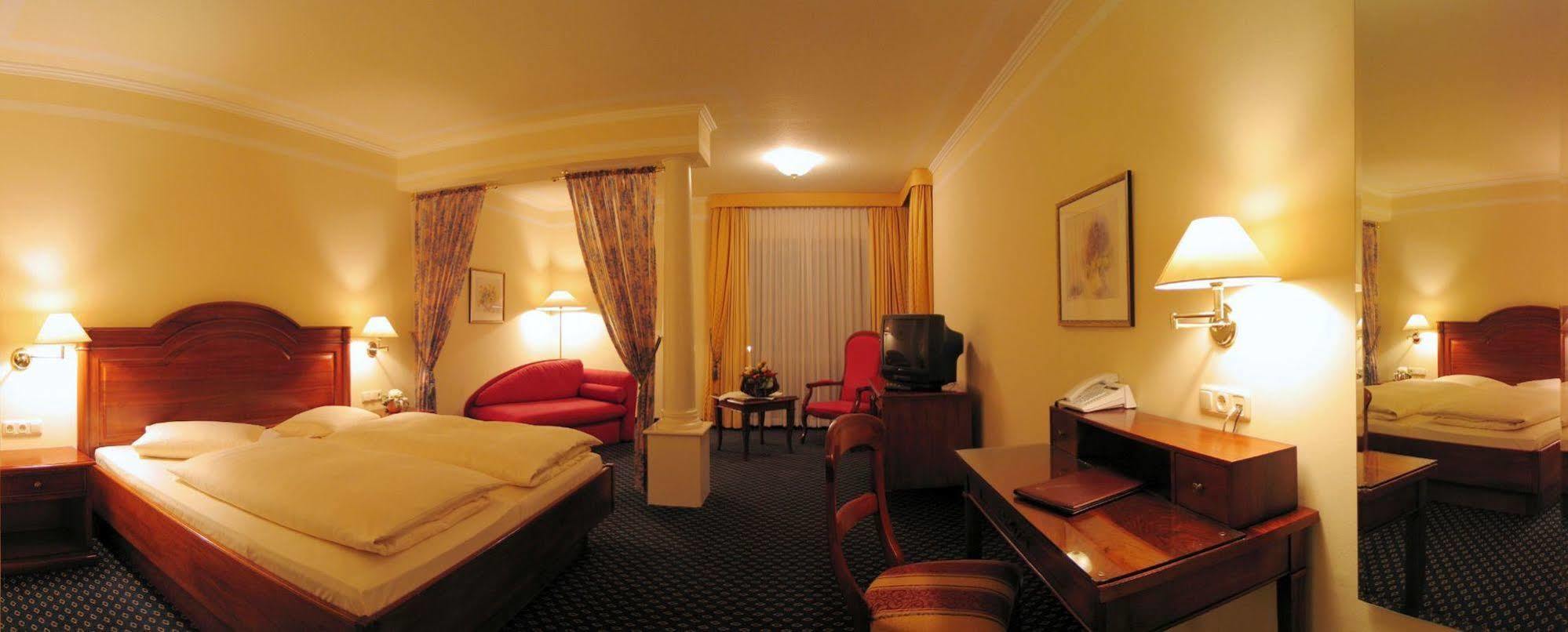 Schloss-Hotel Petry تريس كاردن المظهر الخارجي الصورة